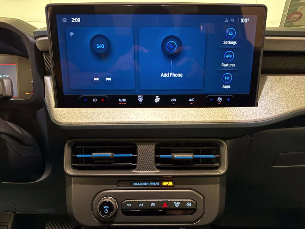 2026 Oxford White Ford Maverick XLT FWD Truck