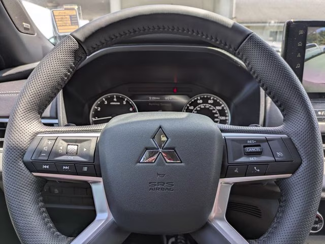 2026 Black Diamond Mitsubishi Outlander LE FWD SUV