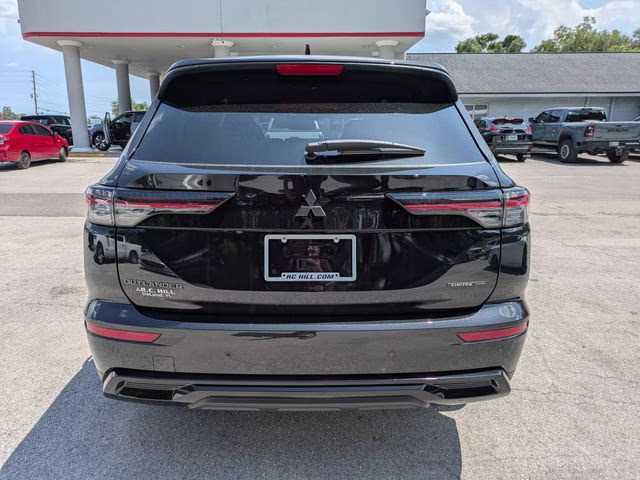 2026 Black Diamond Mitsubishi Outlander LE FWD SUV