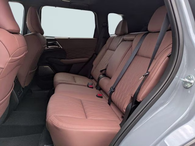 2026 Moonstone Gray/Black Roof Mitsubishi Outlander SEL FWD SUV