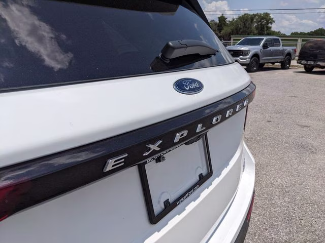 2026 Oxford White Ford Explorer Active 4X4 SUV