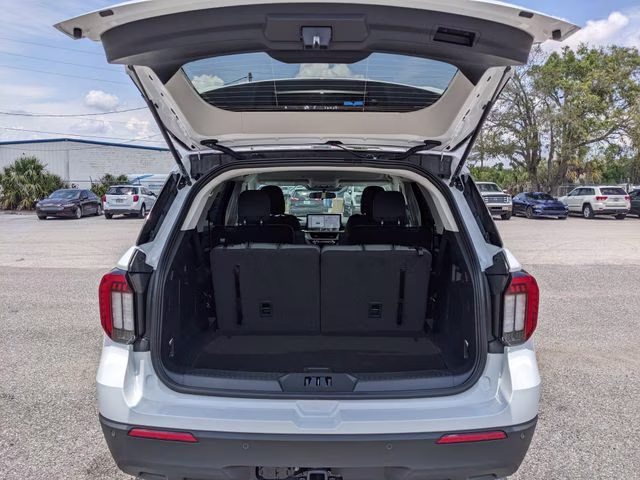 2026 Oxford White Ford Explorer Active 4X4 SUV