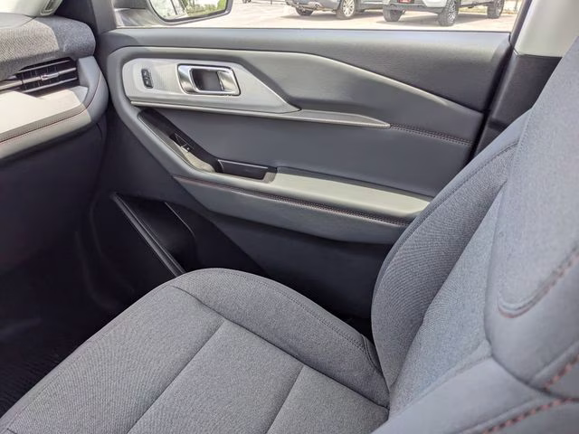 2026 Oxford White Ford Explorer Active 4X4 SUV