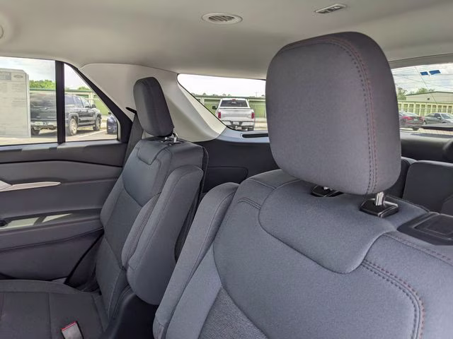 2026 Oxford White Ford Explorer Active 4X4 SUV