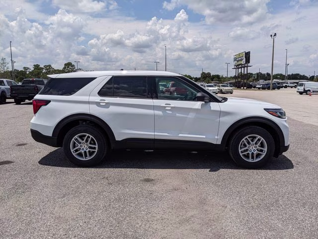2026 Oxford White Ford Explorer Active 4X4 SUV