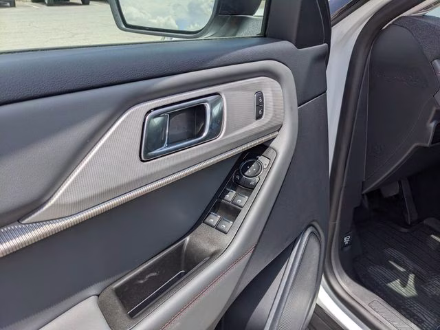 2026 Oxford White Ford Explorer Active 4X4 SUV