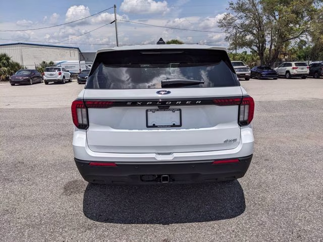 2026 Oxford White Ford Explorer Active 4X4 SUV