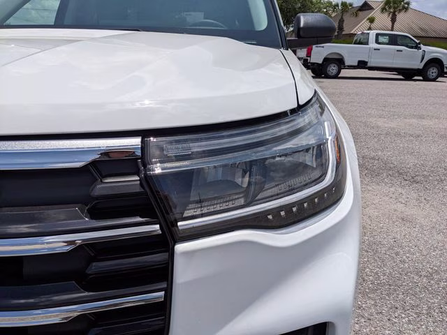 2026 Oxford White Ford Explorer Active 4X4 SUV