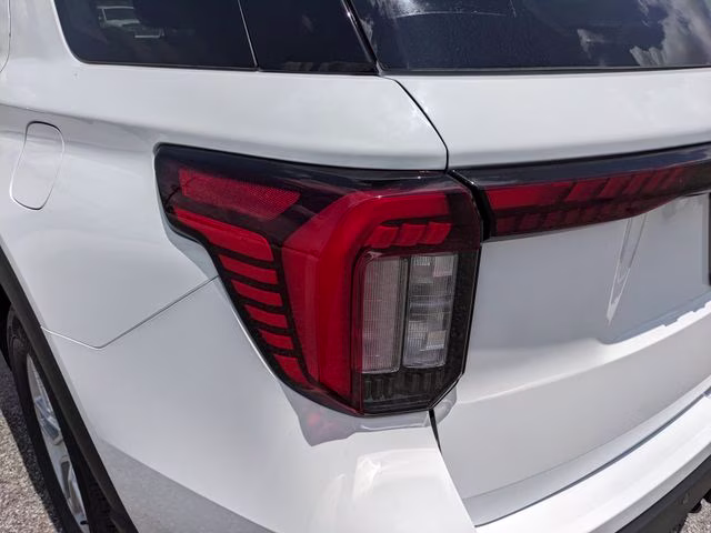 2026 Oxford White Ford Explorer Active 4X4 SUV