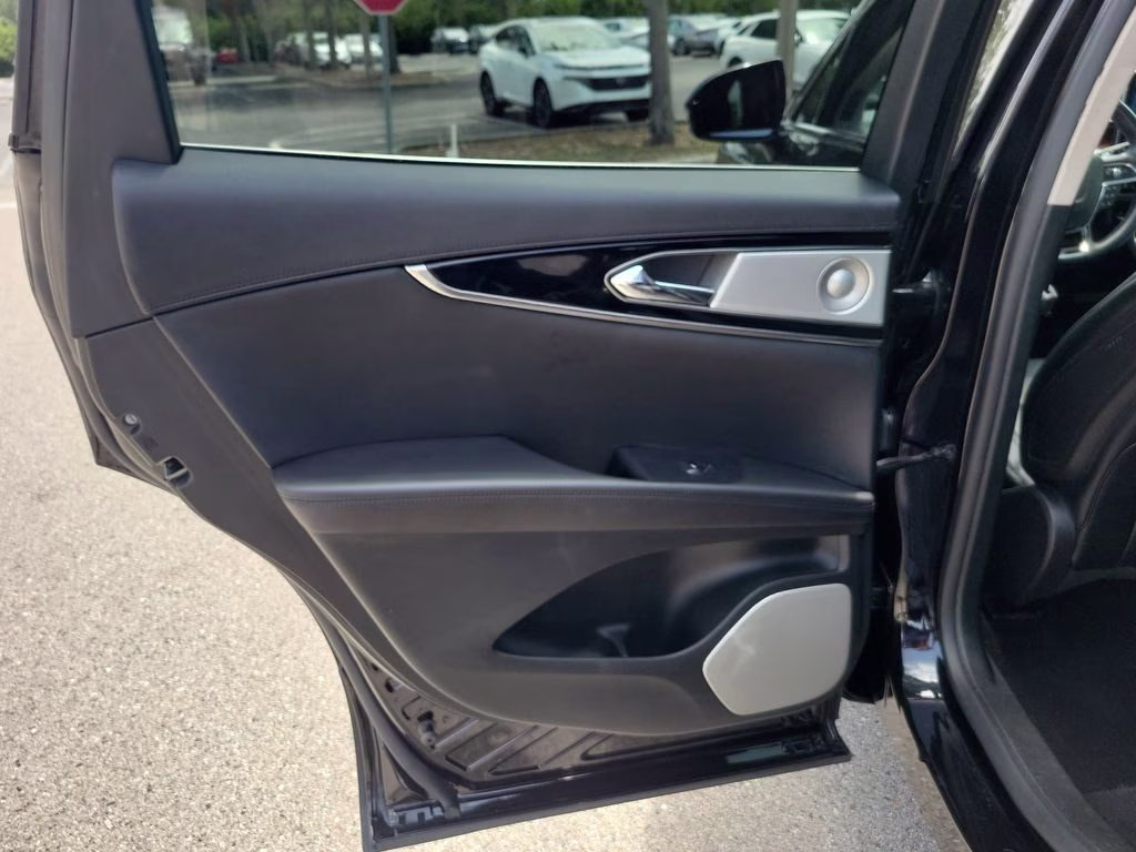 2023 Infinite Black Metallic Clearcoat Lincoln Nautilus Reserve AWD SUV