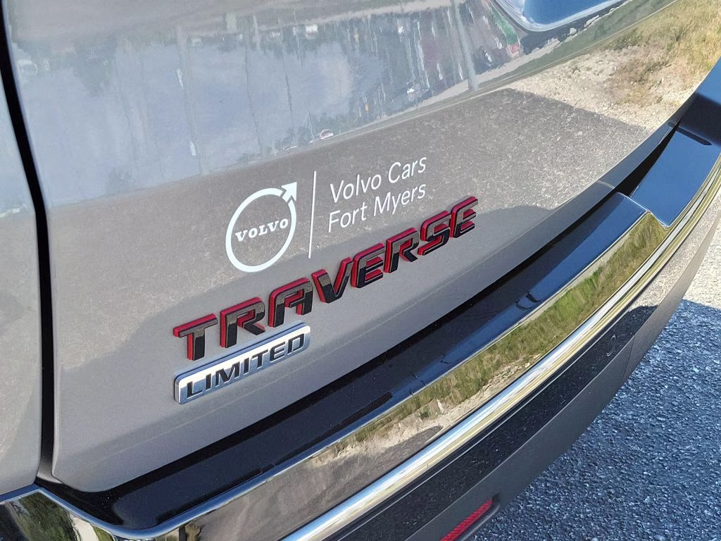 2024 Sterling Gray Metallic Chevrolet Traverse Limited Premier FWD SUV