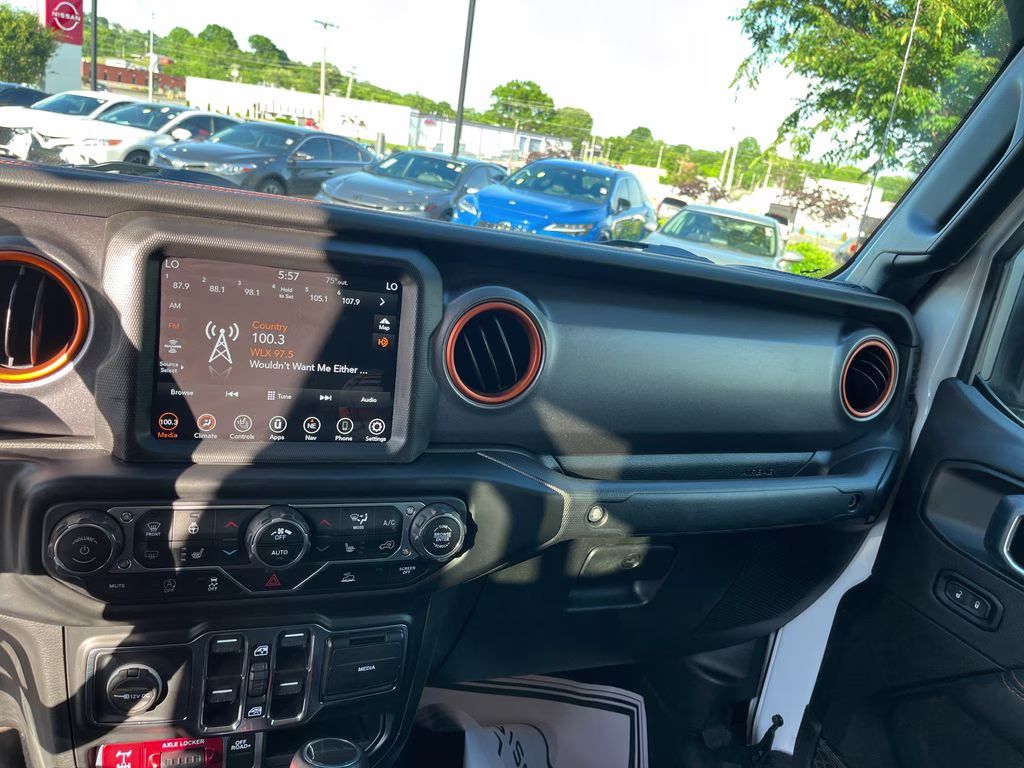 2022 Bright White Clearcoat Jeep Gladiator Mojave 4X4 Truck