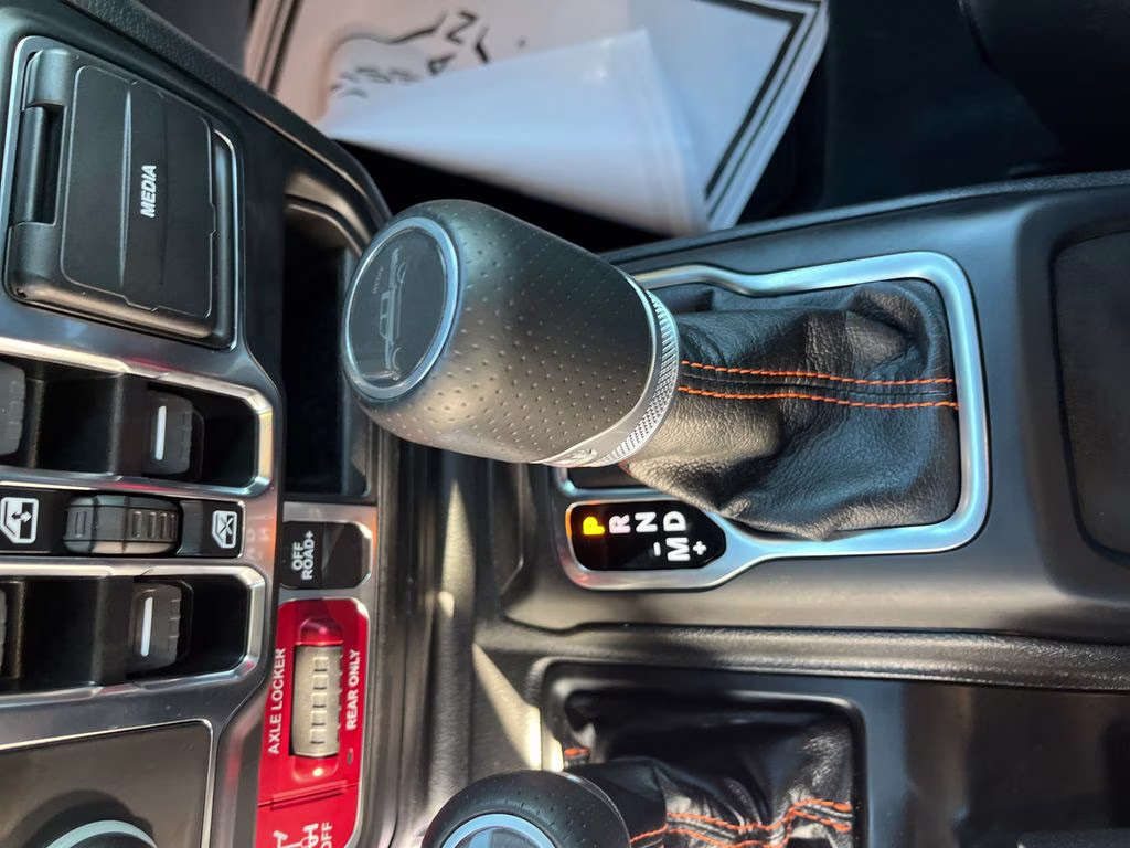 2022 Bright White Clearcoat Jeep Gladiator Mojave 4X4 Truck