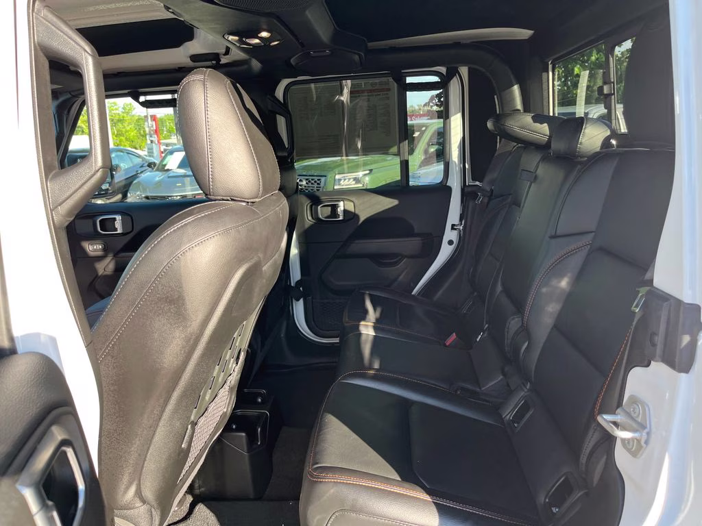 2022 Bright White Clearcoat Jeep Gladiator Mojave 4X4 Truck