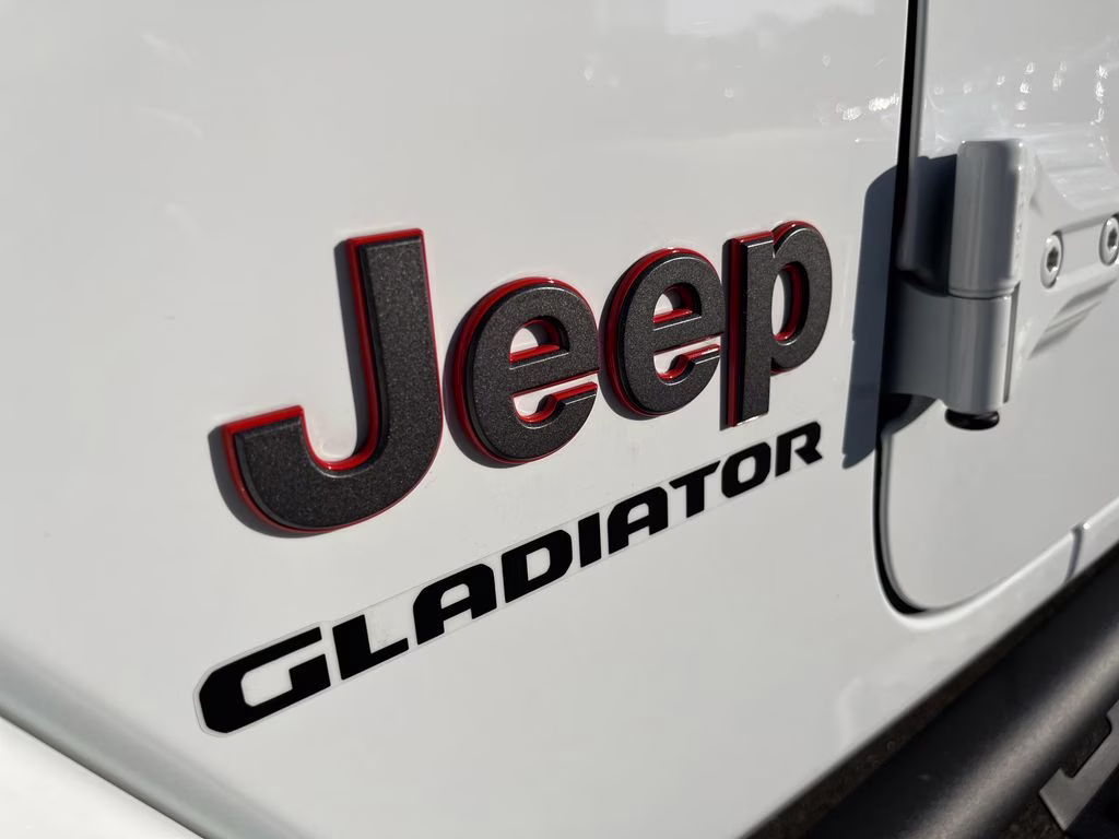 2022 Bright White Clearcoat Jeep Gladiator Mojave 4X4 Truck