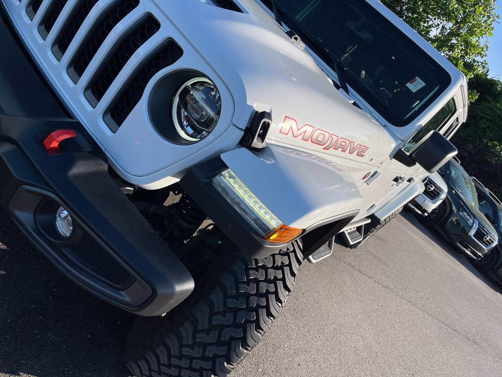 2022 Bright White Clearcoat Jeep Gladiator Mojave 4X4 Truck