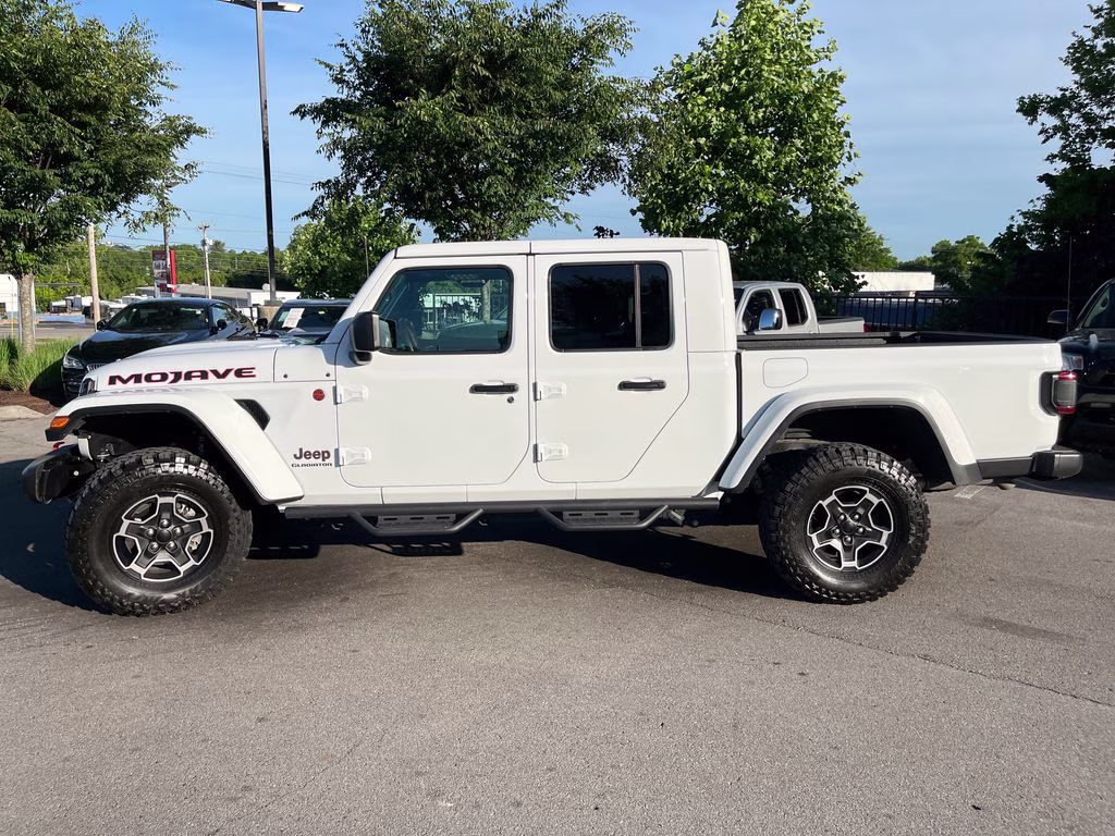 2022 Bright White Clearcoat Jeep Gladiator Mojave 4X4 Truck