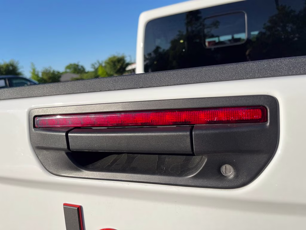 2022 Bright White Clearcoat Jeep Gladiator Mojave 4X4 Truck