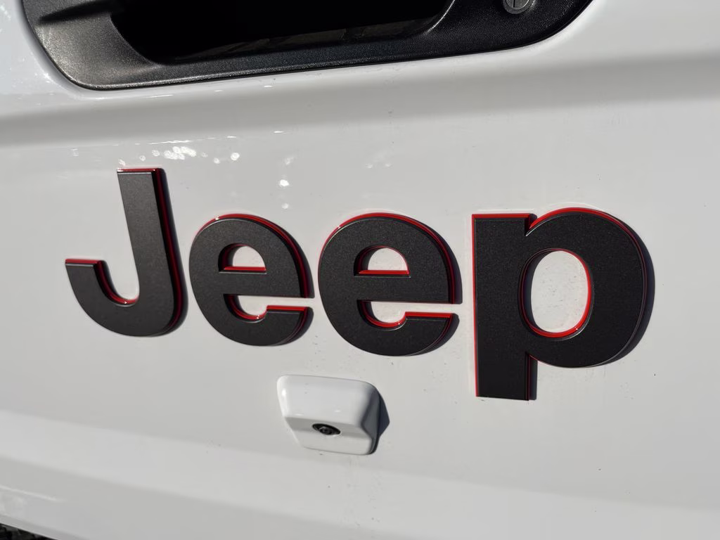 2022 Bright White Clearcoat Jeep Gladiator Mojave 4X4 Truck