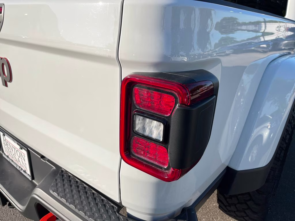 2022 Bright White Clearcoat Jeep Gladiator Mojave 4X4 Truck