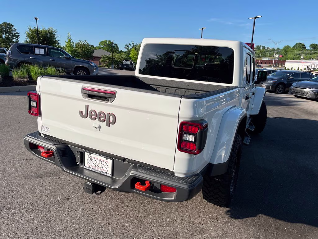 2022 Bright White Clearcoat Jeep Gladiator Mojave 4X4 Truck
