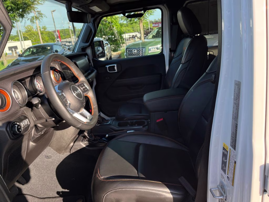 2022 Bright White Clearcoat Jeep Gladiator Mojave 4X4 Truck