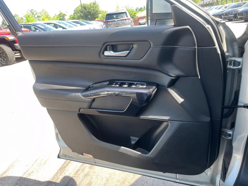 2022 Brilliant Silver Metallic Nissan Pathfinder SV FWD SUV