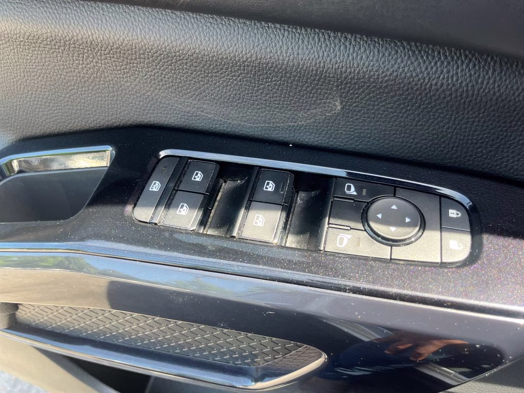 2022 Brilliant Silver Metallic Nissan Pathfinder SV FWD SUV