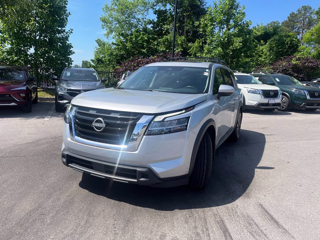 2022 Brilliant Silver Metallic Nissan Pathfinder SV FWD SUV