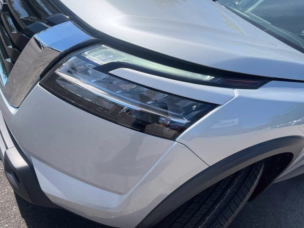 2022 Brilliant Silver Metallic Nissan Pathfinder SV FWD SUV