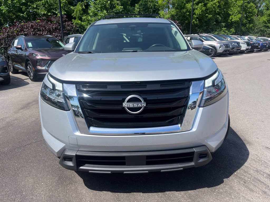 2022 Brilliant Silver Metallic Nissan Pathfinder SV FWD SUV