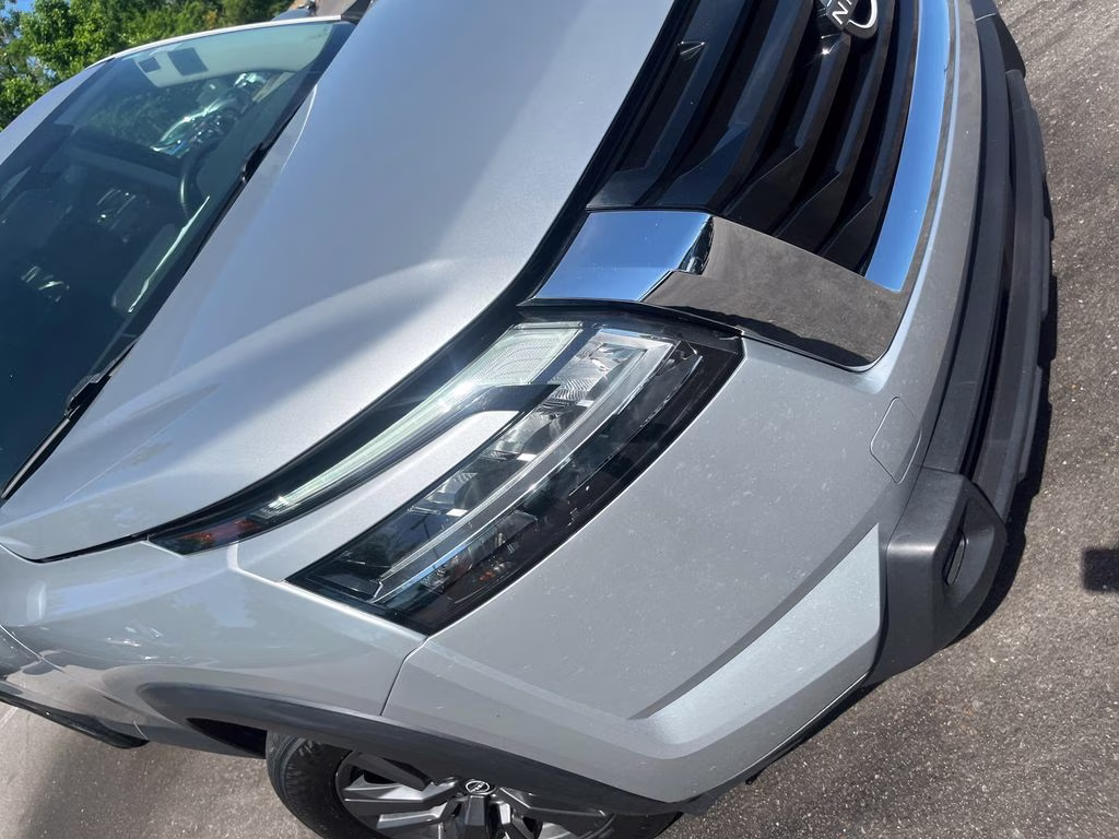 2022 Brilliant Silver Metallic Nissan Pathfinder SV FWD SUV