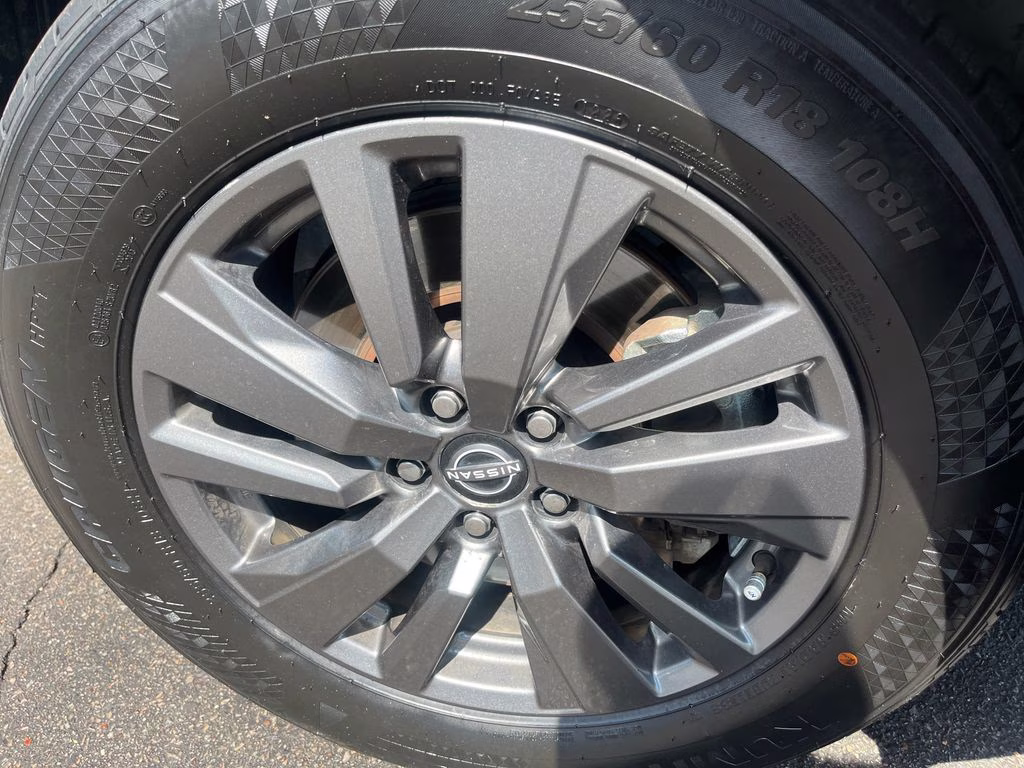 2022 Brilliant Silver Metallic Nissan Pathfinder SV FWD SUV