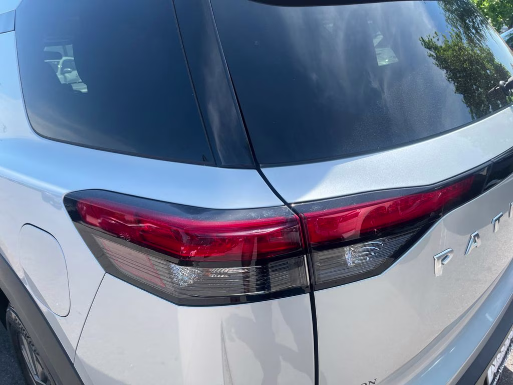 2022 Brilliant Silver Metallic Nissan Pathfinder SV FWD SUV