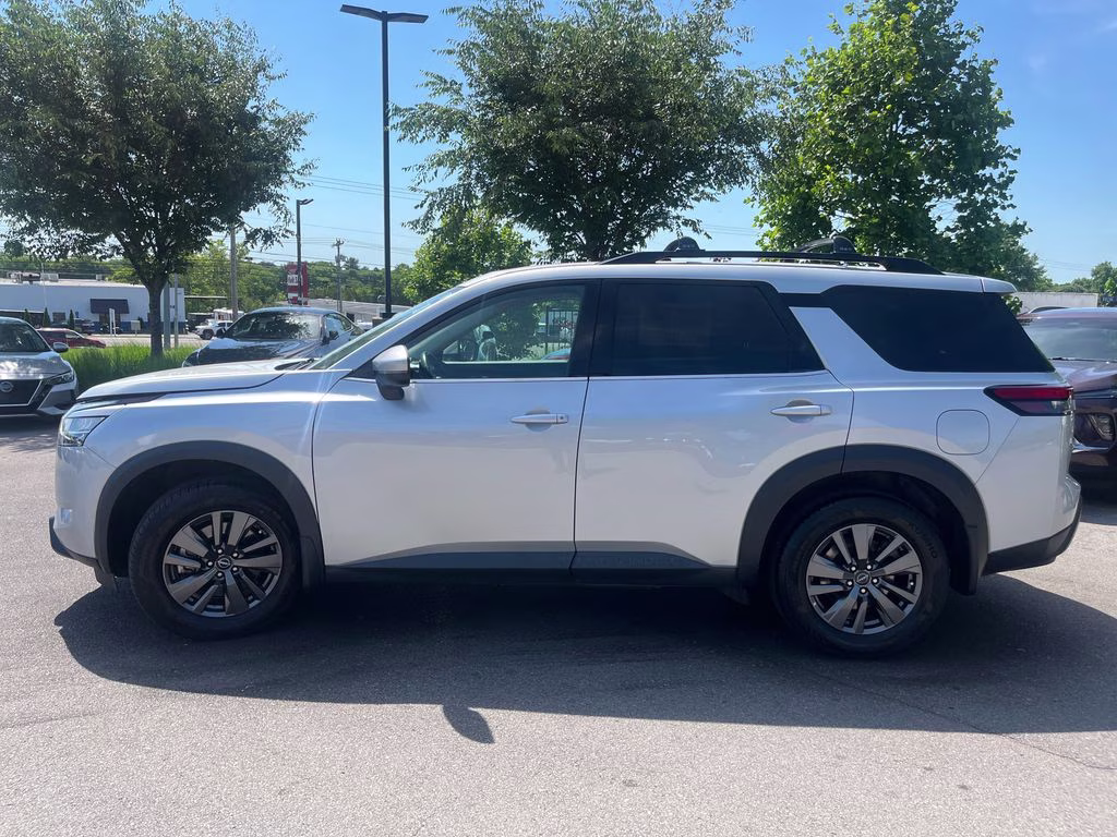 2022 Brilliant Silver Metallic Nissan Pathfinder SV FWD SUV