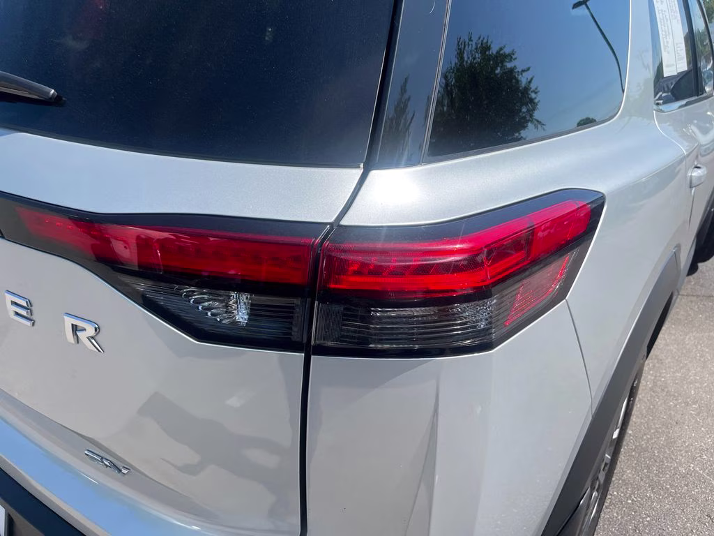 2022 Brilliant Silver Metallic Nissan Pathfinder SV FWD SUV