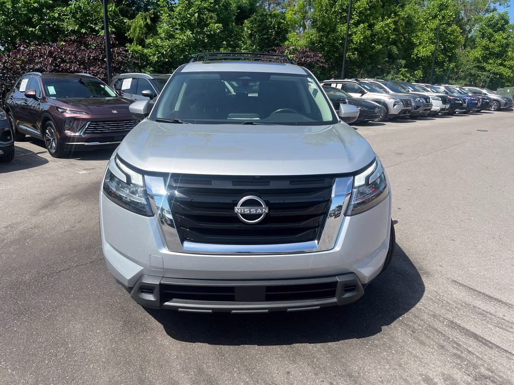 2022 Brilliant Silver Metallic Nissan Pathfinder SV FWD SUV