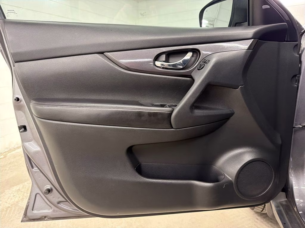 2018 Gun Metallic Nissan Rogue SV FWD SUV