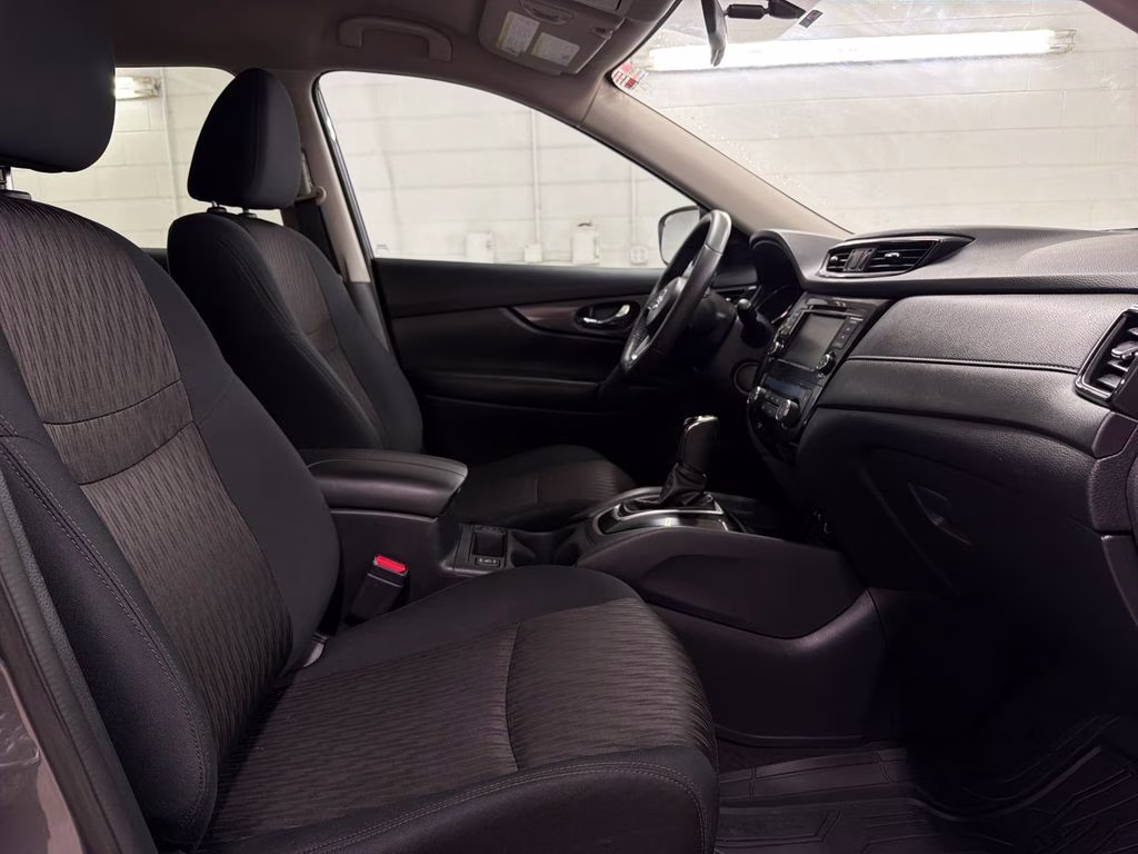 2018 Gun Metallic Nissan Rogue SV FWD SUV
