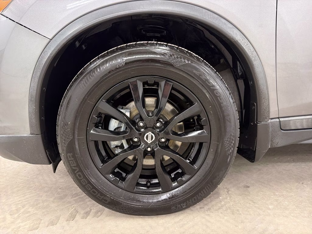 2018 Gun Metallic Nissan Rogue SV FWD SUV