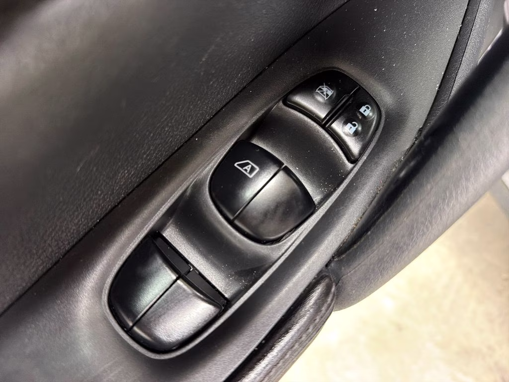 2018 Gun Metallic Nissan Rogue SV FWD SUV