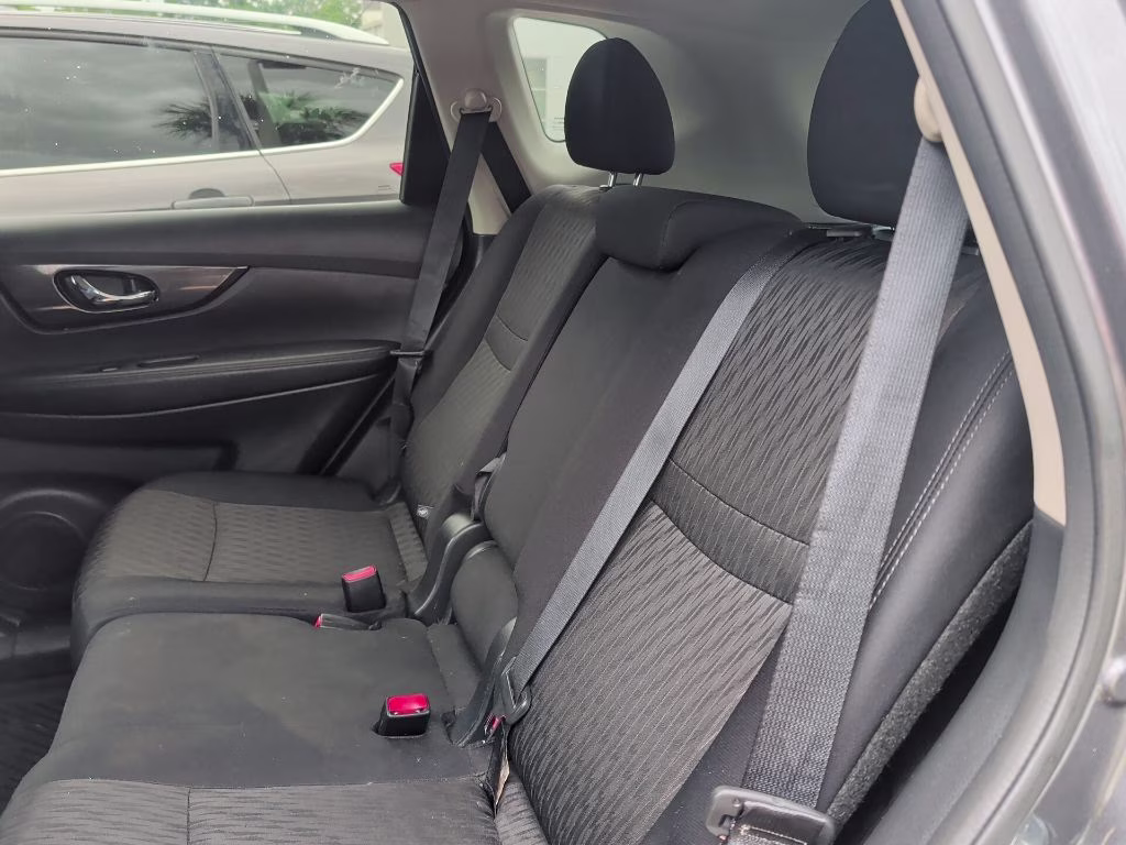2018 Gun Metallic Nissan Rogue SV FWD SUV