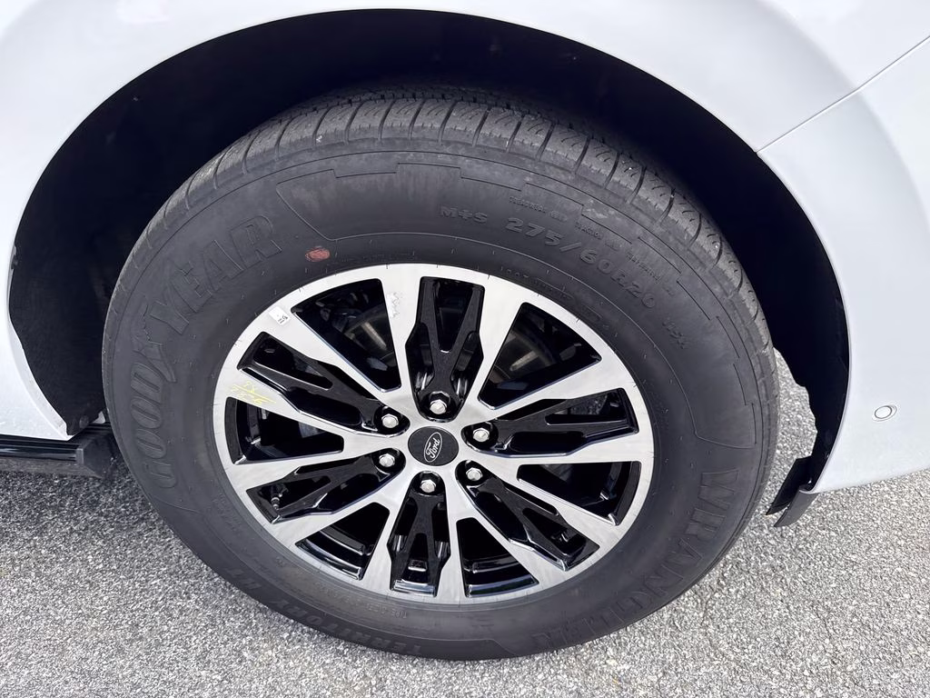 2025 Oxford White Ford Expedition Max Platinum 4X4 SUV