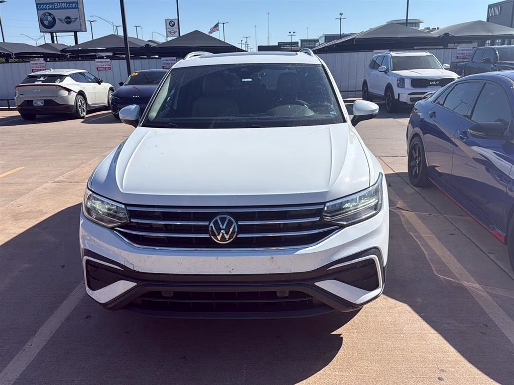 2022 Pure White Volkswagen Tiguan SE AWD SUV