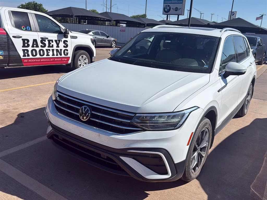 2022 Pure White Volkswagen Tiguan SE AWD SUV