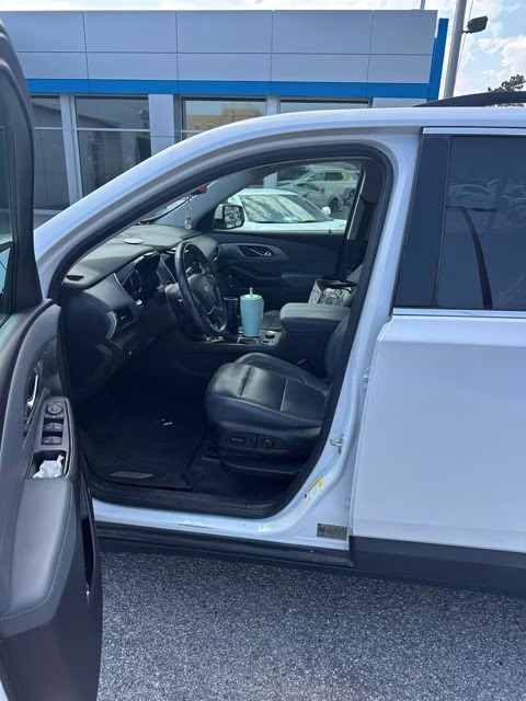 2019 Iridescent Pearl Tricoat Chevrolet Traverse 3LT FWD SUV