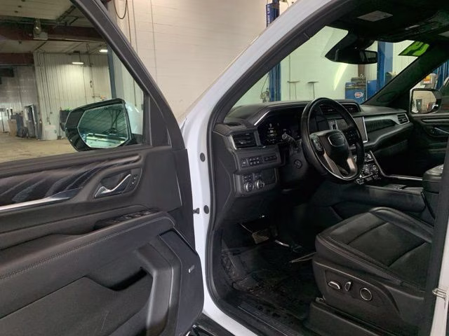 2024 Summit White GMC Yukon XL Denali 4X4 SUV