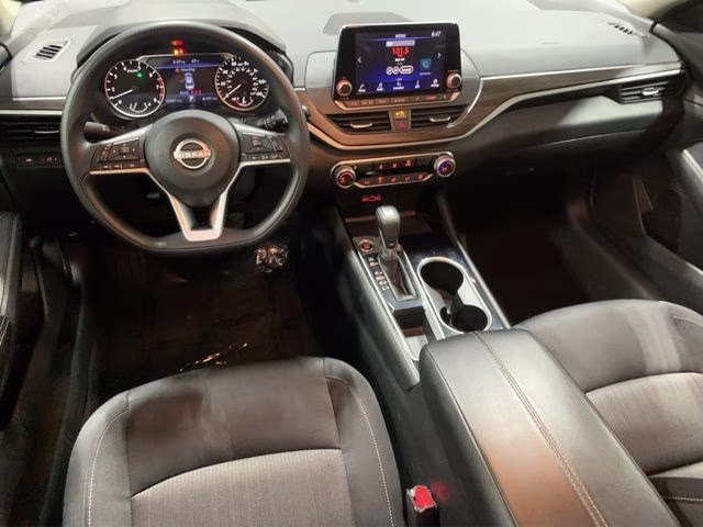 2024 Brilliant Silver Metallic Nissan Altima 2.5 SV FWD Sedan