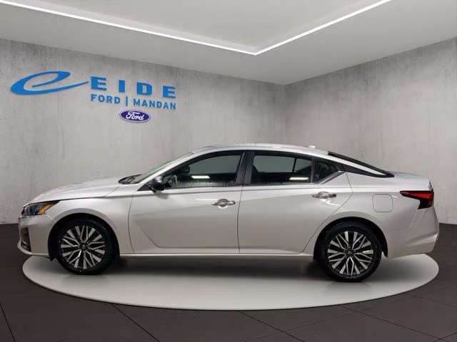 2024 Brilliant Silver Metallic Nissan Altima 2.5 SV FWD Sedan