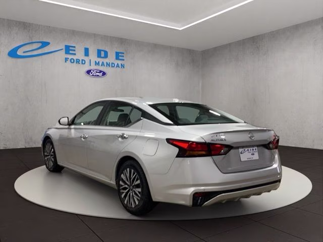 2024 Brilliant Silver Metallic Nissan Altima 2.5 SV FWD Sedan